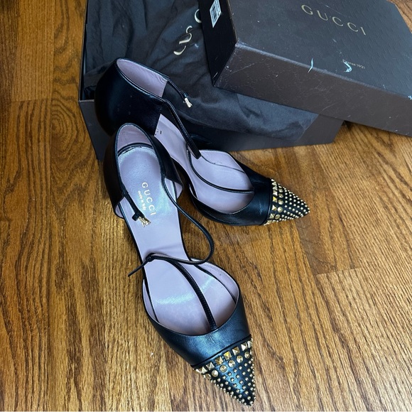 Gucci Black Leather T Strap w/Gold Tone Metal Toe Studds - Picture 3 of 7